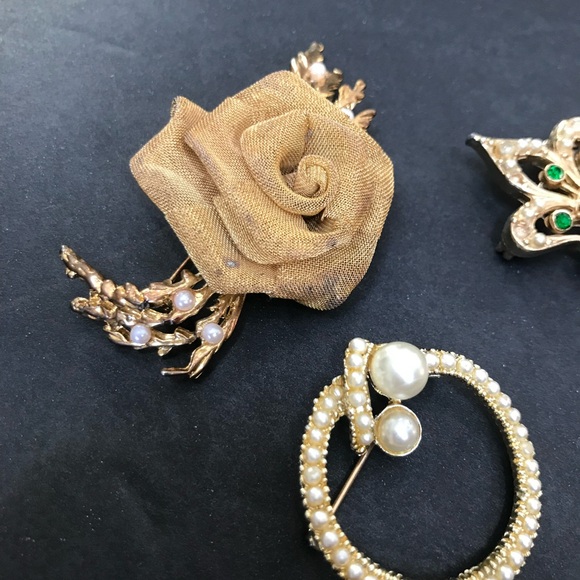 Lot of 3 Vintage Gold Tone Pins Brooch Mesh Rose Pearl Wreath Green Rhinestone - Picture 7 of 10